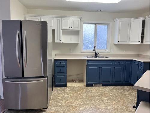 103-104 Loutit Road, Fort Mcmurray, AB - Indoor Photo Showing Kitchen With Double Sink