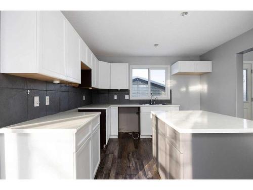 120 Grosbeak Way, Fort Mcmurray, AB - Indoor Photo Showing Kitchen With Upgraded Kitchen