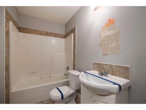 120 Grosbeak Way, Fort Mcmurray, AB - Indoor Photo Showing Bathroom