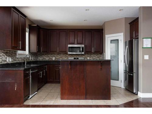 120 Dogwood Lane, Fort Mcmurray, AB - Indoor Photo Showing Kitchen