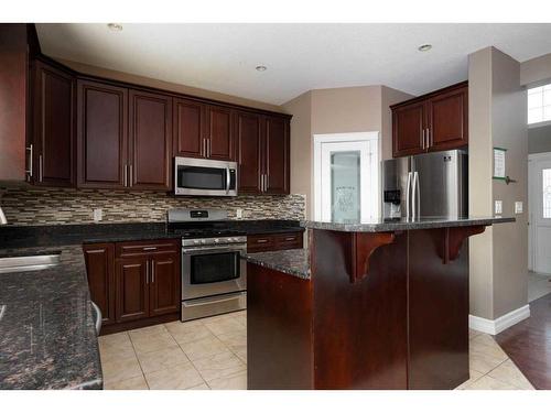 120 Dogwood Lane, Fort Mcmurray, AB - Indoor Photo Showing Kitchen With Upgraded Kitchen