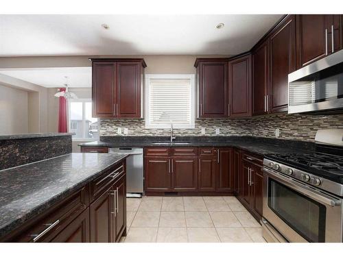 120 Dogwood Lane, Fort Mcmurray, AB - Indoor Photo Showing Kitchen With Double Sink