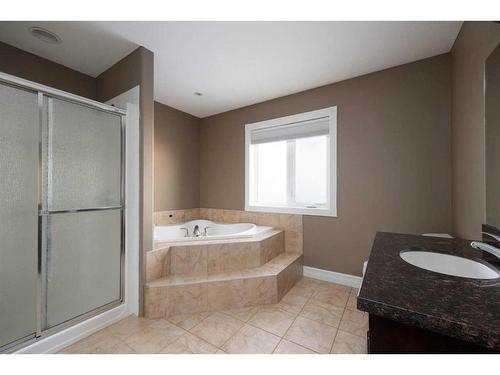 120 Dogwood Lane, Fort Mcmurray, AB - Indoor Photo Showing Bathroom