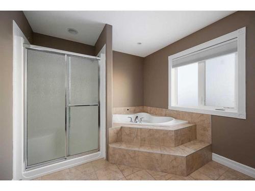 120 Dogwood Lane, Fort Mcmurray, AB - Indoor Photo Showing Bathroom