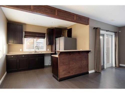 120 Dogwood Lane, Fort Mcmurray, AB - Indoor Photo Showing Kitchen