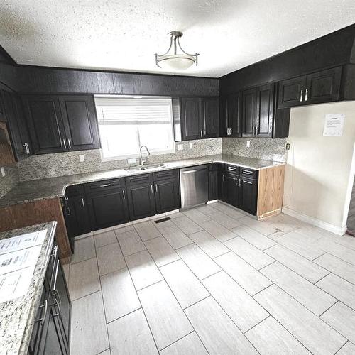 10304 103 Avenue, Lac La Biche, AB - Indoor Photo Showing Kitchen