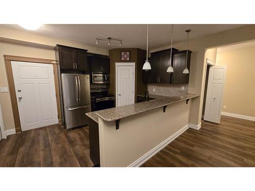 303-9919 Gordon Avenue, Fort Mcmurray, AB - Indoor Photo Showing Kitchen