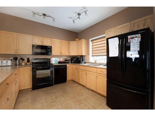 44-313 Millennium Drive, Fort Mcmurray, AB - Indoor Photo Showing Kitchen With Double Sink