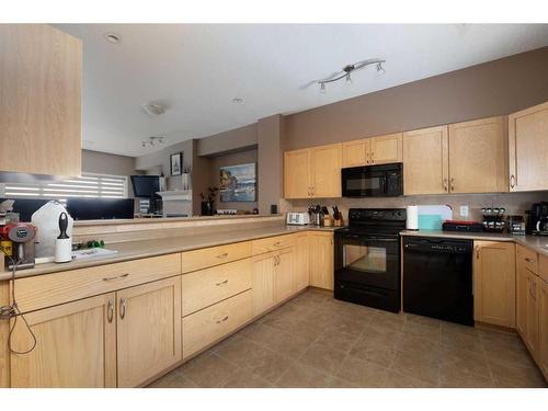 44-313 Millennium Drive, Fort Mcmurray, AB - Indoor Photo Showing Kitchen