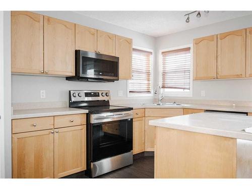 176 Archibald Close, Fort Mcmurray, AB - Indoor Photo Showing Kitchen With Double Sink