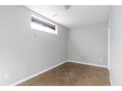 176 Archibald Close, Fort Mcmurray, AB - Indoor Photo Showing Other Room