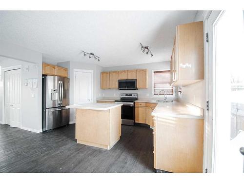 176 Archibald Close, Fort Mcmurray, AB - Indoor Photo Showing Kitchen