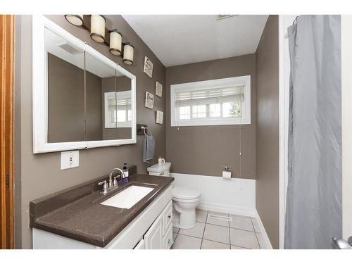 33 Fitzgerald Avenue, Fort Mcmurray, AB - Indoor Photo Showing Bathroom