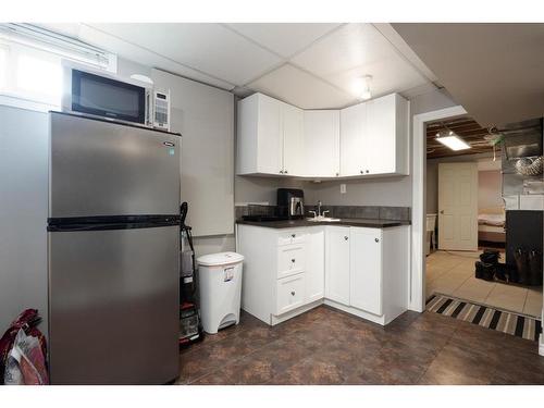 33 Fitzgerald Avenue, Fort Mcmurray, AB - Indoor Photo Showing Kitchen