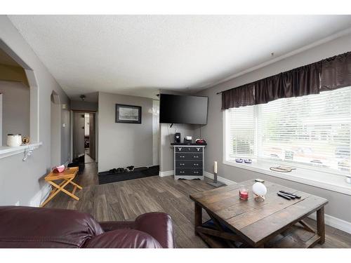 33 Fitzgerald Avenue, Fort Mcmurray, AB - Indoor Photo Showing Living Room