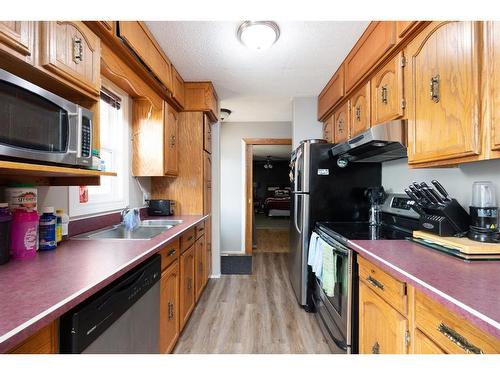 33 Fitzgerald Avenue, Fort Mcmurray, AB - Indoor Photo Showing Kitchen