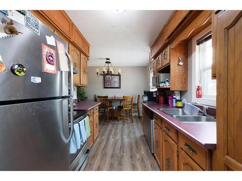 33 Fitzgerald Avenue, Fort Mcmurray, AB - Indoor Photo Showing Kitchen With Double Sink