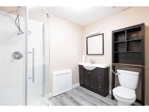 155D Dickins, Fort Mcmurray, AB - Indoor Photo Showing Bathroom