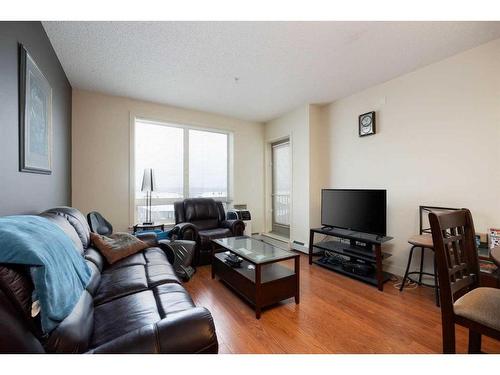 1415-204 Sparrow Hawk Drive, Fort Mcmurray, AB - Indoor Photo Showing Living Room