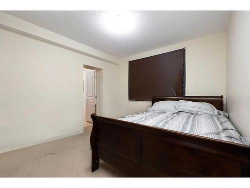 1415-204 Sparrow Hawk Drive, Fort Mcmurray, AB - Indoor Photo Showing Bedroom