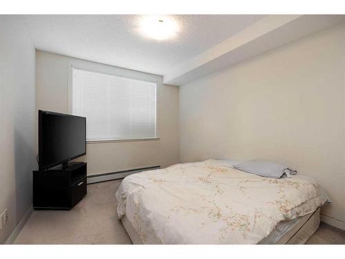 1415-204 Sparrow Hawk Drive, Fort Mcmurray, AB - Indoor Photo Showing Bedroom