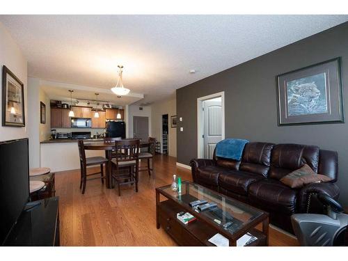 1415-204 Sparrow Hawk Drive, Fort Mcmurray, AB - Indoor Photo Showing Living Room