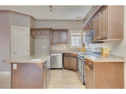 236 Coyote Crescent, Fort Mcmurray, AB - Indoor Photo Showing Kitchen