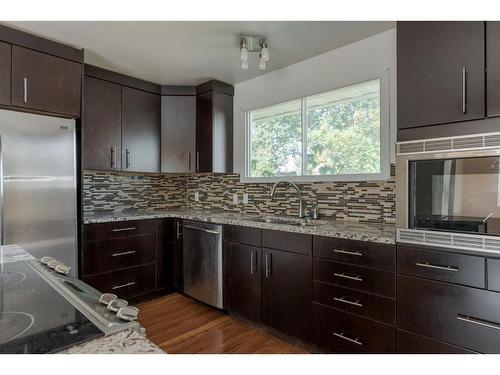 453 Signal Road, Fort Mcmurray, AB - Indoor Photo Showing Kitchen With Upgraded Kitchen