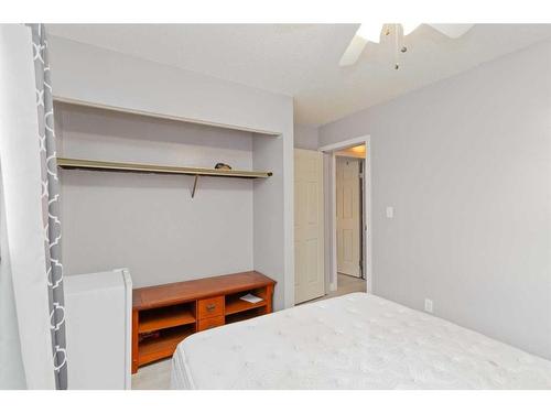 181 Parmenter Crescent, Fort Mcmurray, AB - Indoor Photo Showing Bedroom