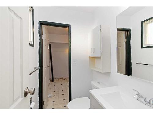 181 Parmenter Crescent, Fort Mcmurray, AB - Indoor Photo Showing Bathroom