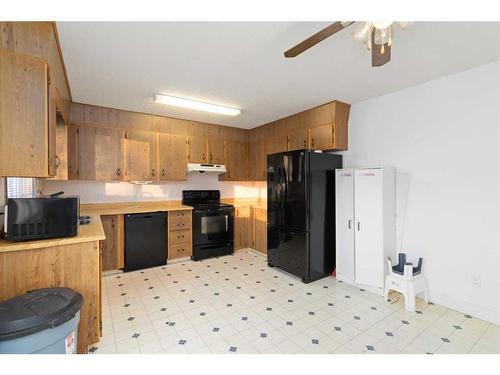 181 Parmenter Crescent, Fort Mcmurray, AB - Indoor Photo Showing Kitchen