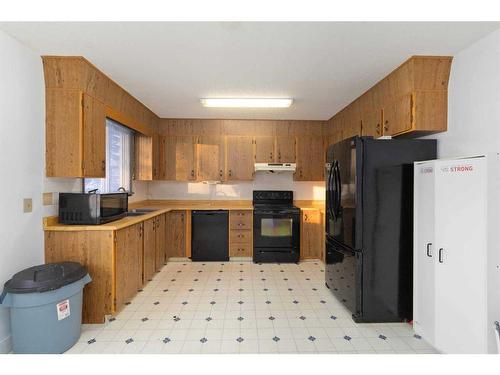 181 Parmenter Crescent, Fort Mcmurray, AB - Indoor Photo Showing Kitchen