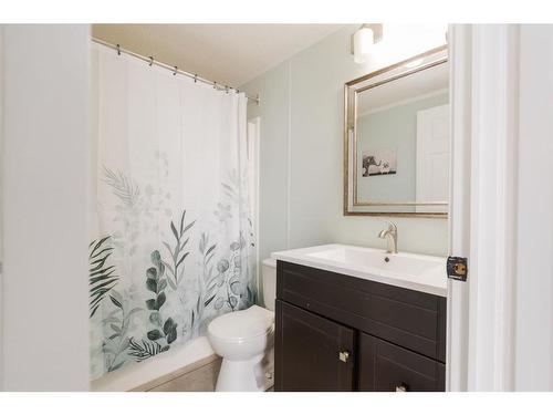 188 Caouette Crescent, Fort Mcmurray, AB - Indoor Photo Showing Bathroom