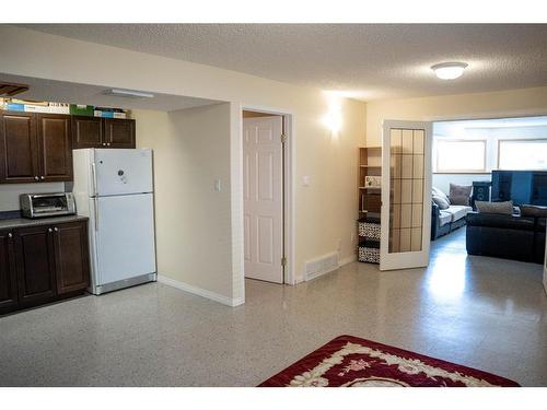 233 Barber Drive, Fort Mcmurray, AB - Indoor Photo Showing Kitchen