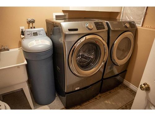 233 Barber Drive, Fort Mcmurray, AB - Indoor Photo Showing Laundry Room