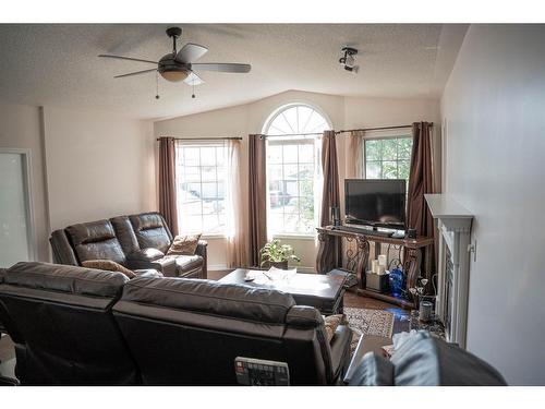 233 Barber Drive, Fort Mcmurray, AB - Indoor Photo Showing Living Room