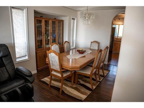 233 Barber Drive, Fort Mcmurray, AB - Indoor Photo Showing Dining Room