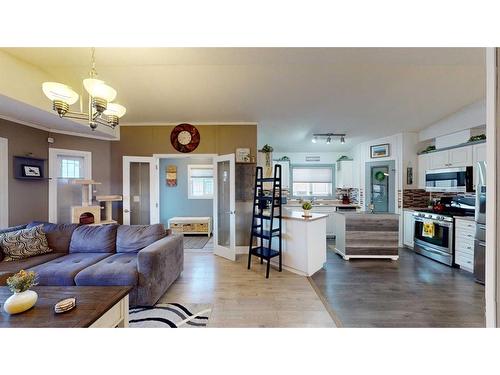 213 Waterhouse Street, Fort Mcmurray, AB - Indoor Photo Showing Living Room