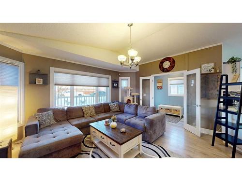 213 Waterhouse Street, Fort Mcmurray, AB - Indoor Photo Showing Living Room