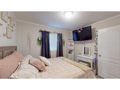 213 Waterhouse Street, Fort Mcmurray, AB - Indoor Photo Showing Bedroom