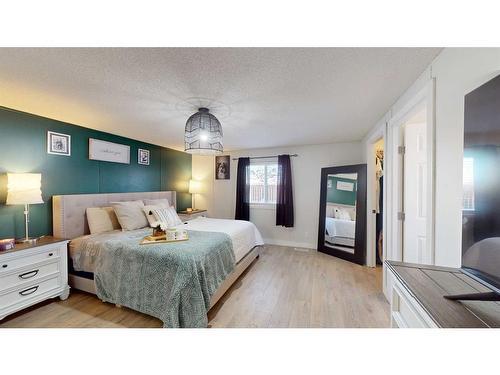 112 Clausen Crescent, Fort Mcmurray, AB - Indoor Photo Showing Bedroom