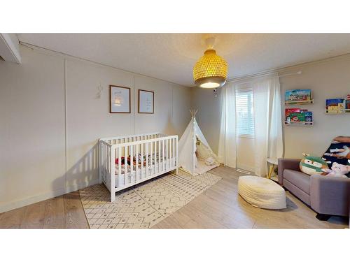 112 Clausen Crescent, Fort Mcmurray, AB - Indoor Photo Showing Bedroom