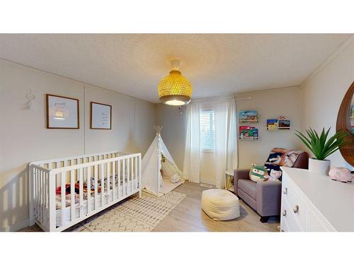 112 Clausen Crescent, Fort Mcmurray, AB - Indoor Photo Showing Bedroom