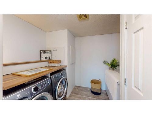 112 Clausen Crescent, Fort Mcmurray, AB - Indoor Photo Showing Laundry Room