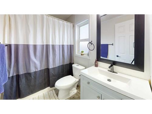 112 Clausen Crescent, Fort Mcmurray, AB - Indoor Photo Showing Bathroom