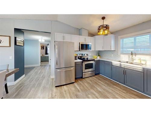 112 Clausen Crescent, Fort Mcmurray, AB - Indoor Photo Showing Kitchen