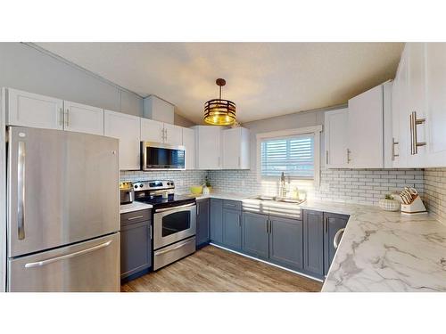 112 Clausen Crescent, Fort Mcmurray, AB - Indoor Photo Showing Kitchen With Upgraded Kitchen