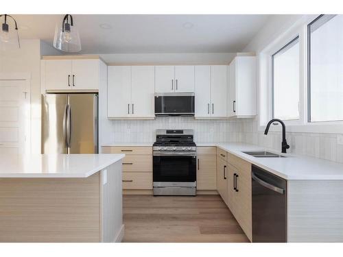 696 Athabasca Avenue, Fort Mcmurray, AB - Indoor Photo Showing Kitchen With Double Sink