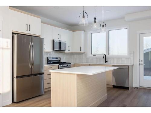 696 Athabasca Avenue, Fort Mcmurray, AB - Indoor Photo Showing Kitchen With Upgraded Kitchen