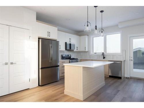 696 Athabasca Avenue, Fort Mcmurray, AB - Indoor Photo Showing Kitchen With Upgraded Kitchen